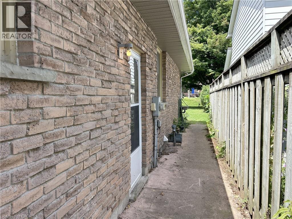 90 Queensway E, Simcoe, ON - Outdoor