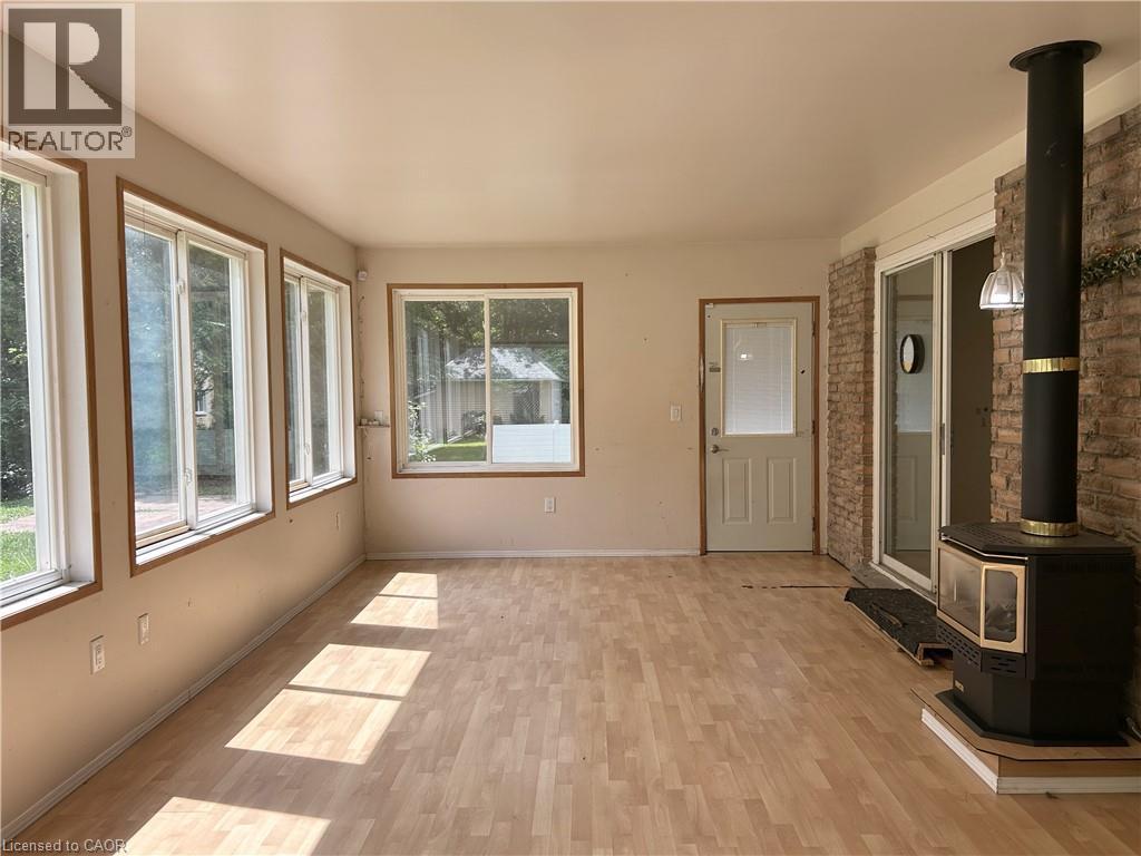 sun room - 90 Queensway E, Simcoe, ON - Indoor Photo Showing Other Room