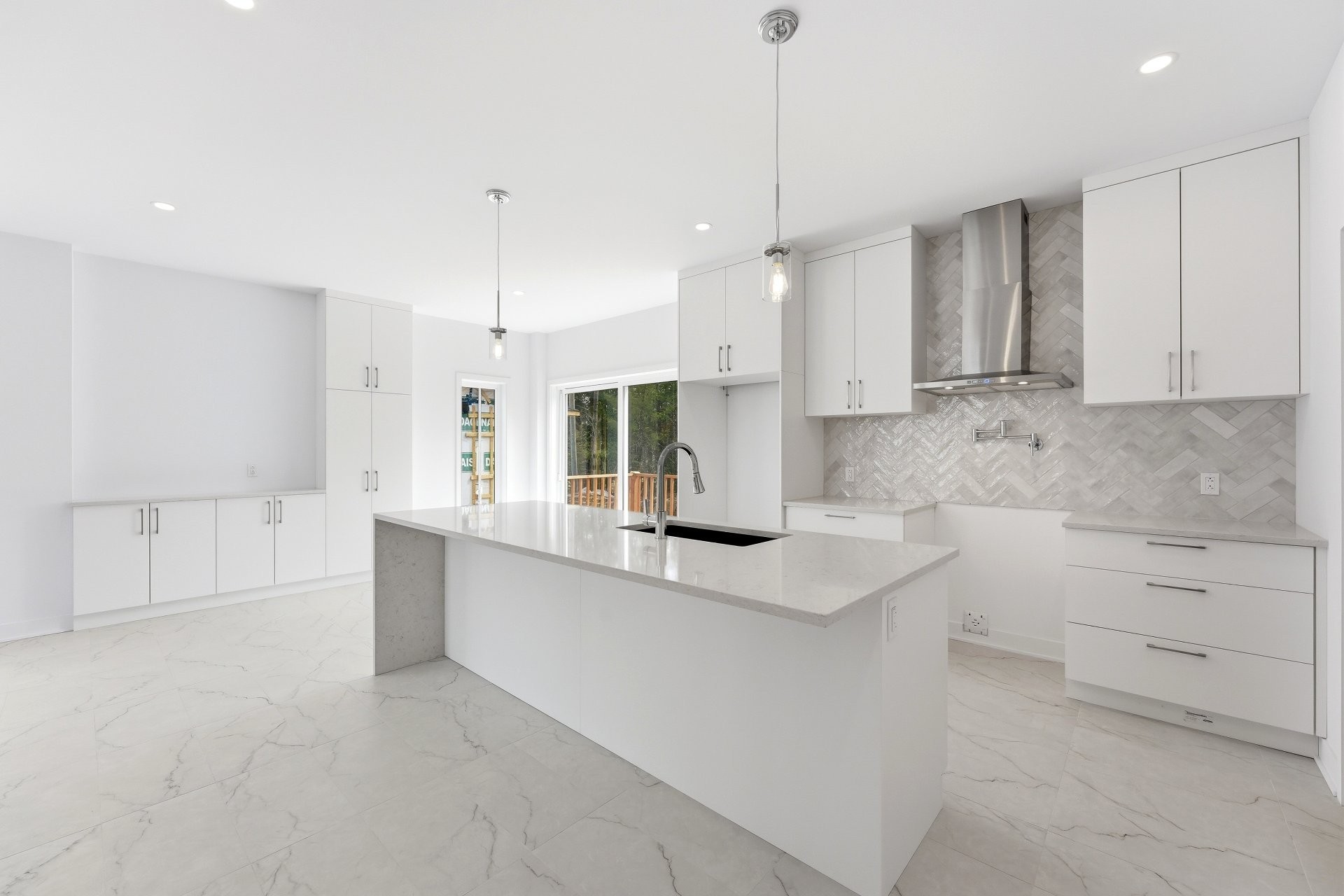 Kitchen - Rue Des Cèdres, L'Assomption, QC - Indoor Photo Showing Kitchen With Upgraded Kitchen