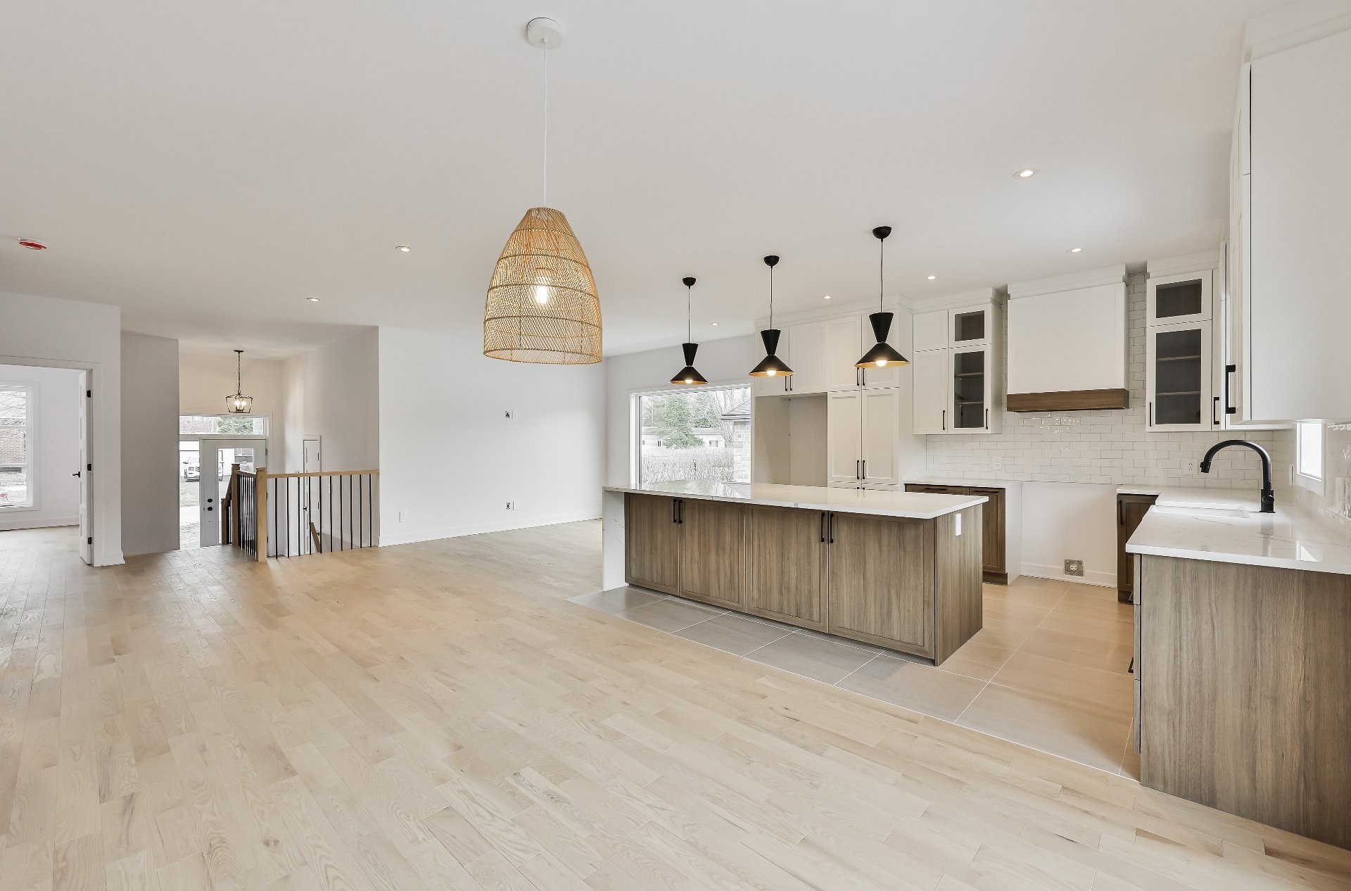Dining Room - Rue Des Cèdres, L'Assomption, QC - Indoor Photo Showing Kitchen With Upgraded Kitchen
