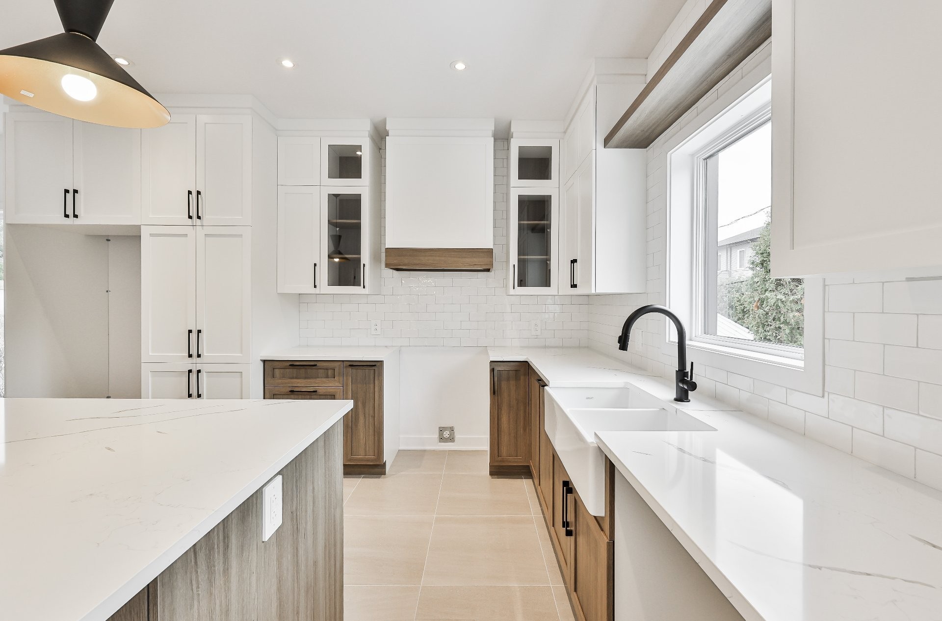 Kitchen - Rue Des Cèdres, L'Assomption, QC - Indoor Photo Showing Kitchen With Double Sink