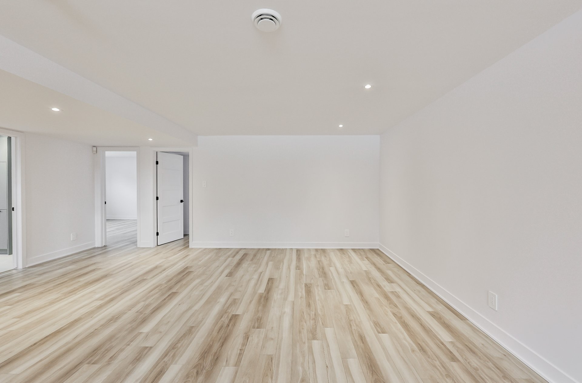 Family Room - Rue Des Cèdres, L'Assomption, QC - Indoor Photo Showing Other Room
