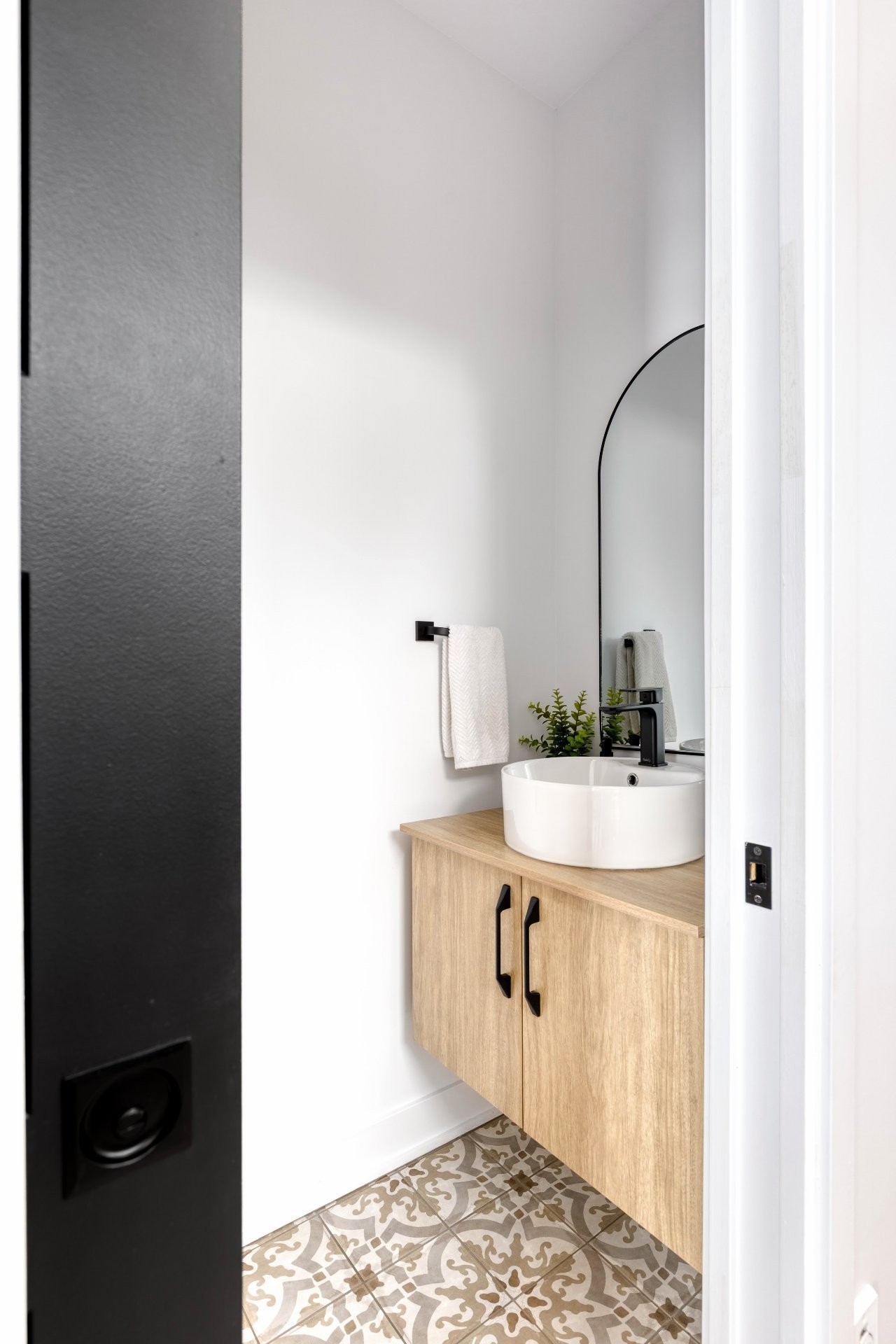 Powder room - Rue Des Cèdres, L'Assomption, QC - Indoor Photo Showing Bathroom