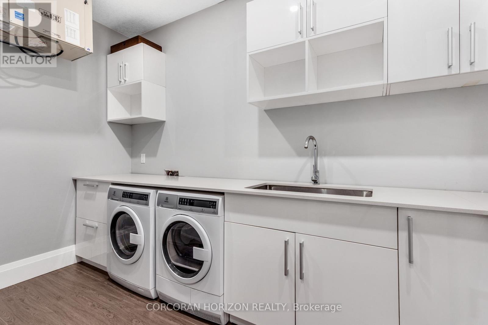 111 Grand Ridge Drive, Cambridge, ON - Indoor Photo Showing Laundry Room