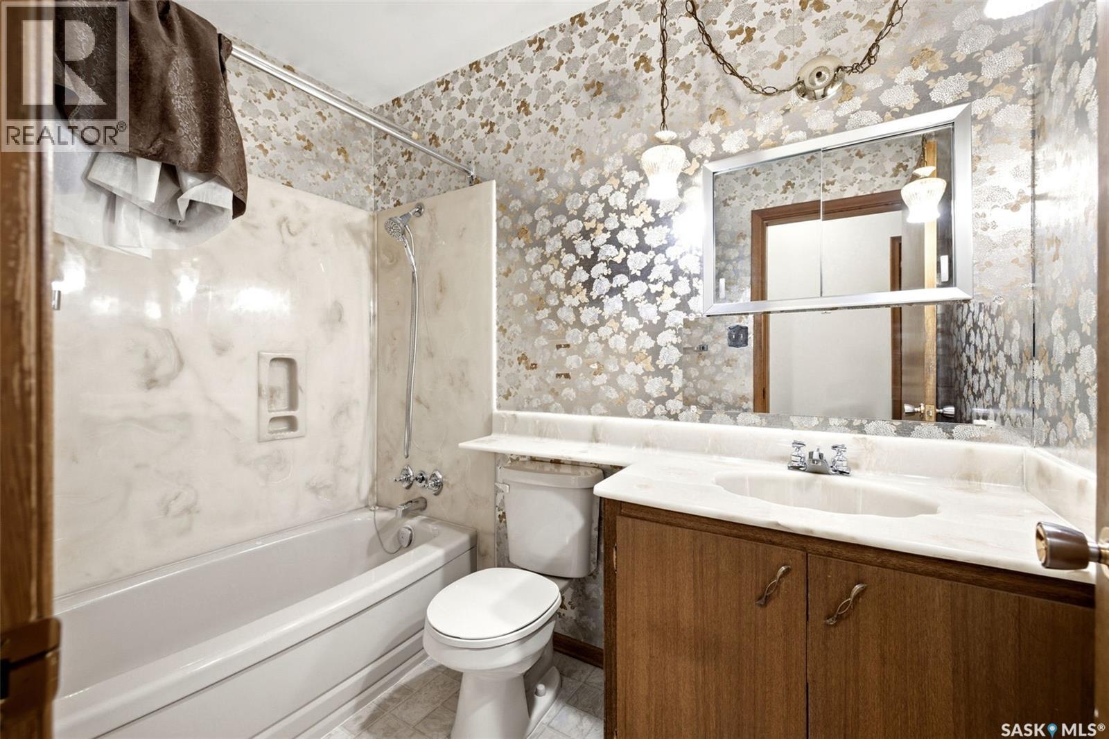 4023 Mcphail Avenue, Regina, SK - Indoor Photo Showing Bathroom