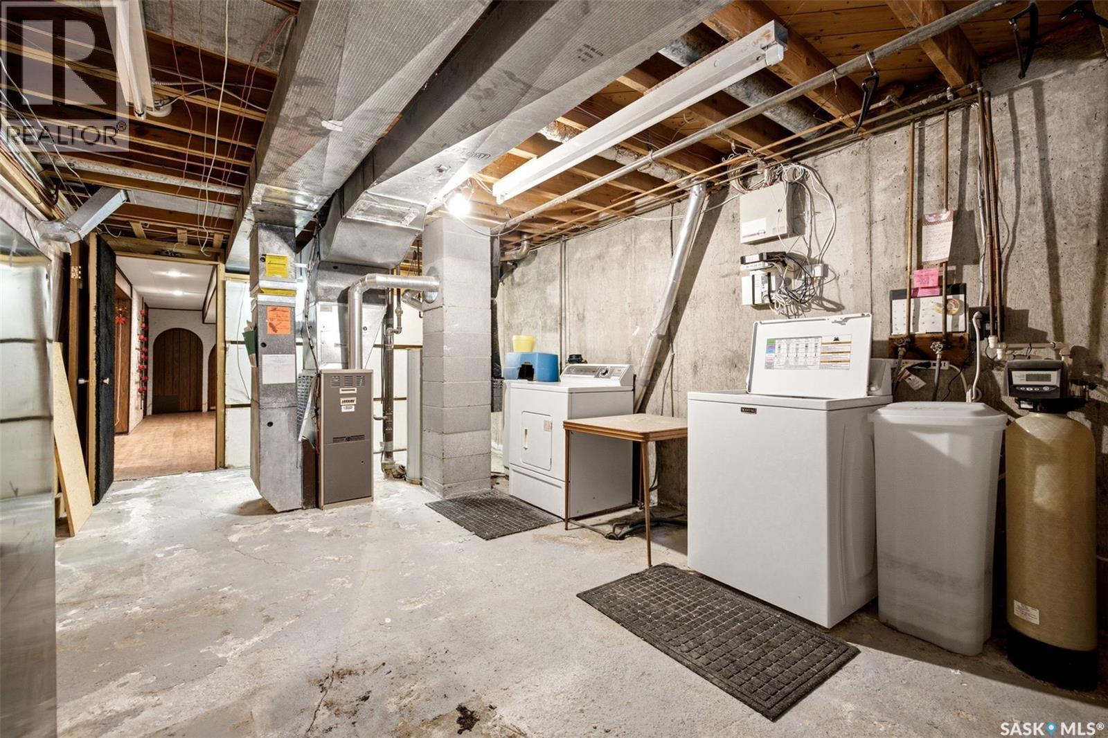 4023 Mcphail Avenue, Regina, SK - Indoor Photo Showing Laundry Room