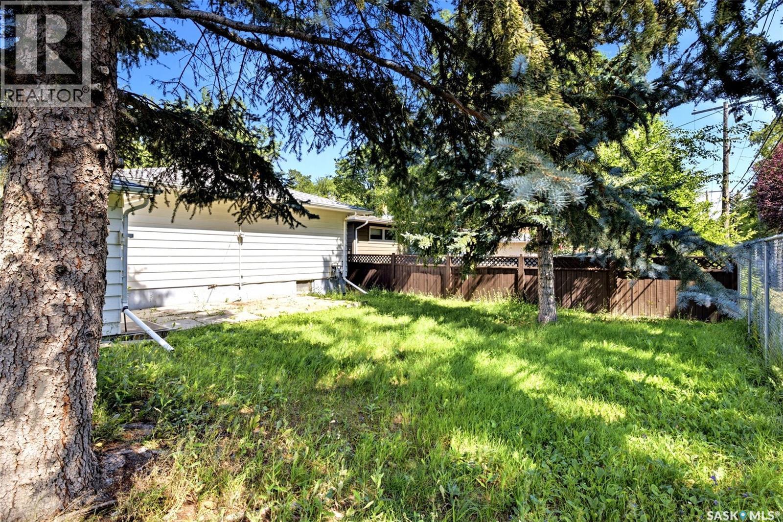 4023 Mcphail Avenue, Regina, SK - Outdoor