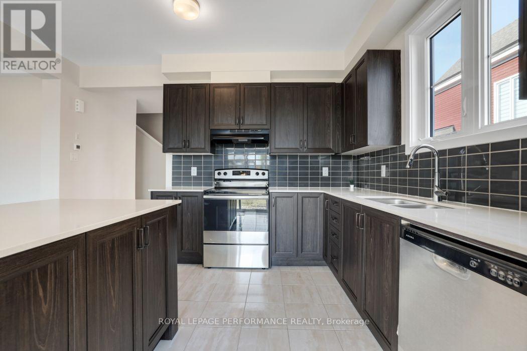 119 Hackamore Crescent, Ottawa, ON - Indoor Photo Showing Kitchen With Double Sink With Upgraded Kitchen