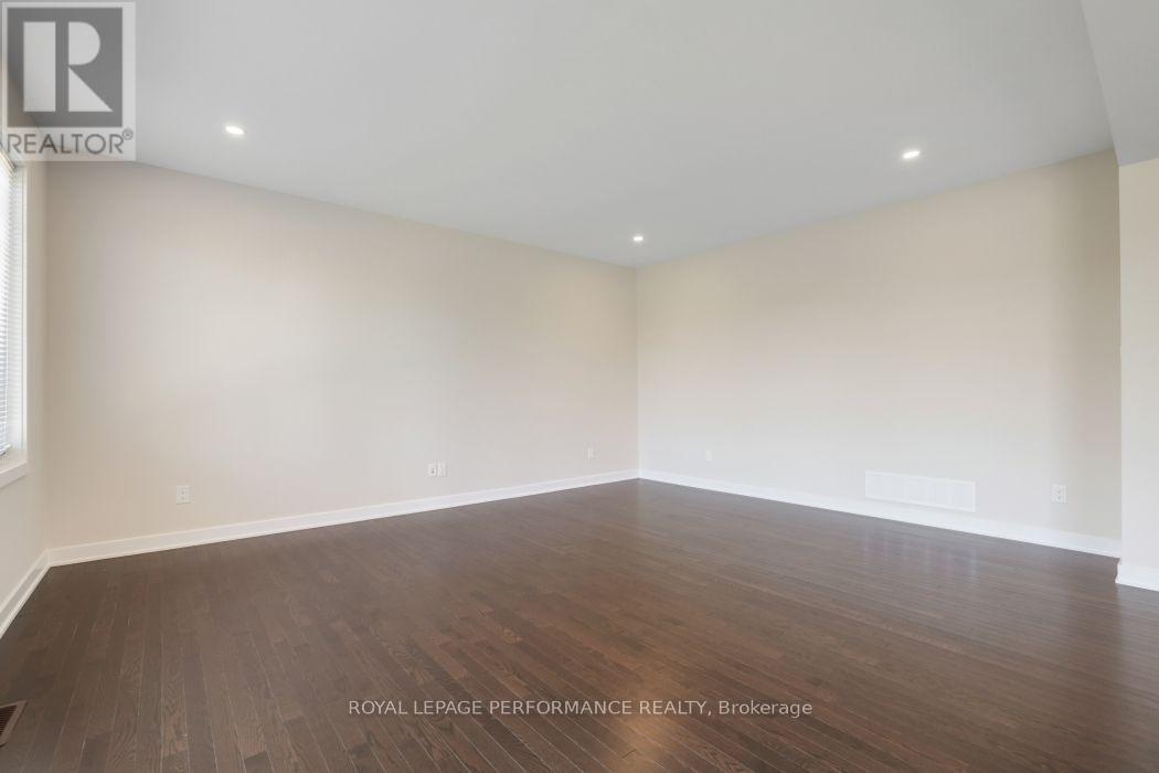 119 Hackamore Crescent, Ottawa, ON - Indoor Photo Showing Other Room