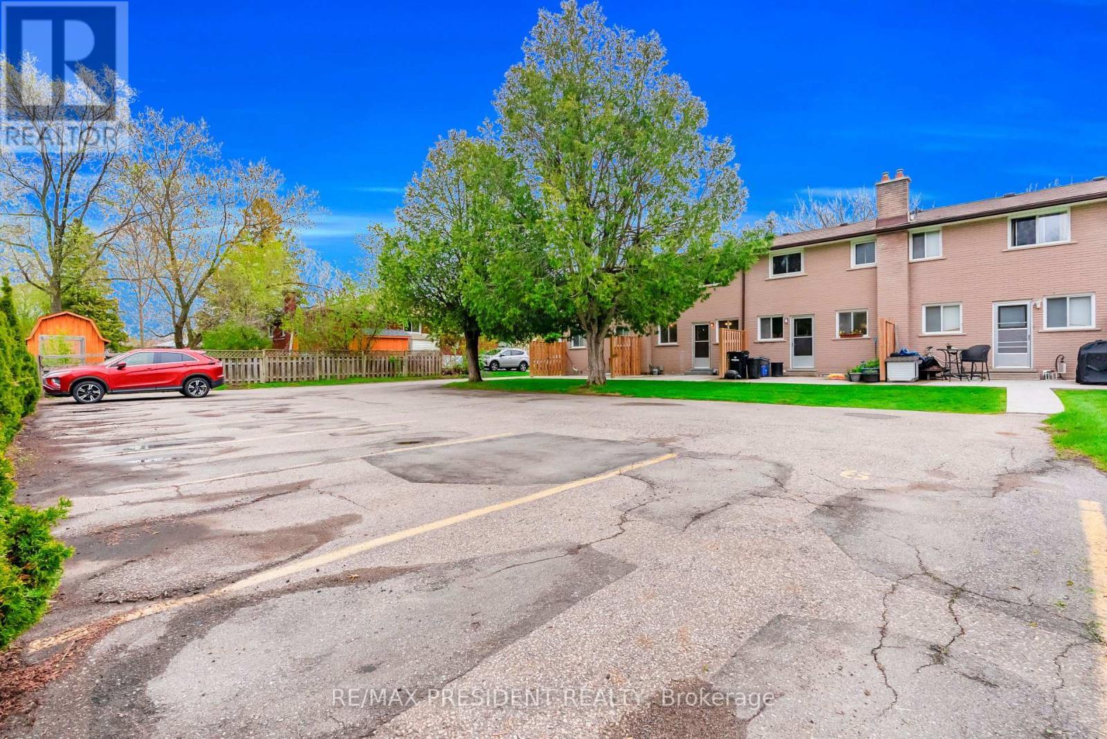 564 Brookhaven Crescent, Waterloo, ON - Outdoor