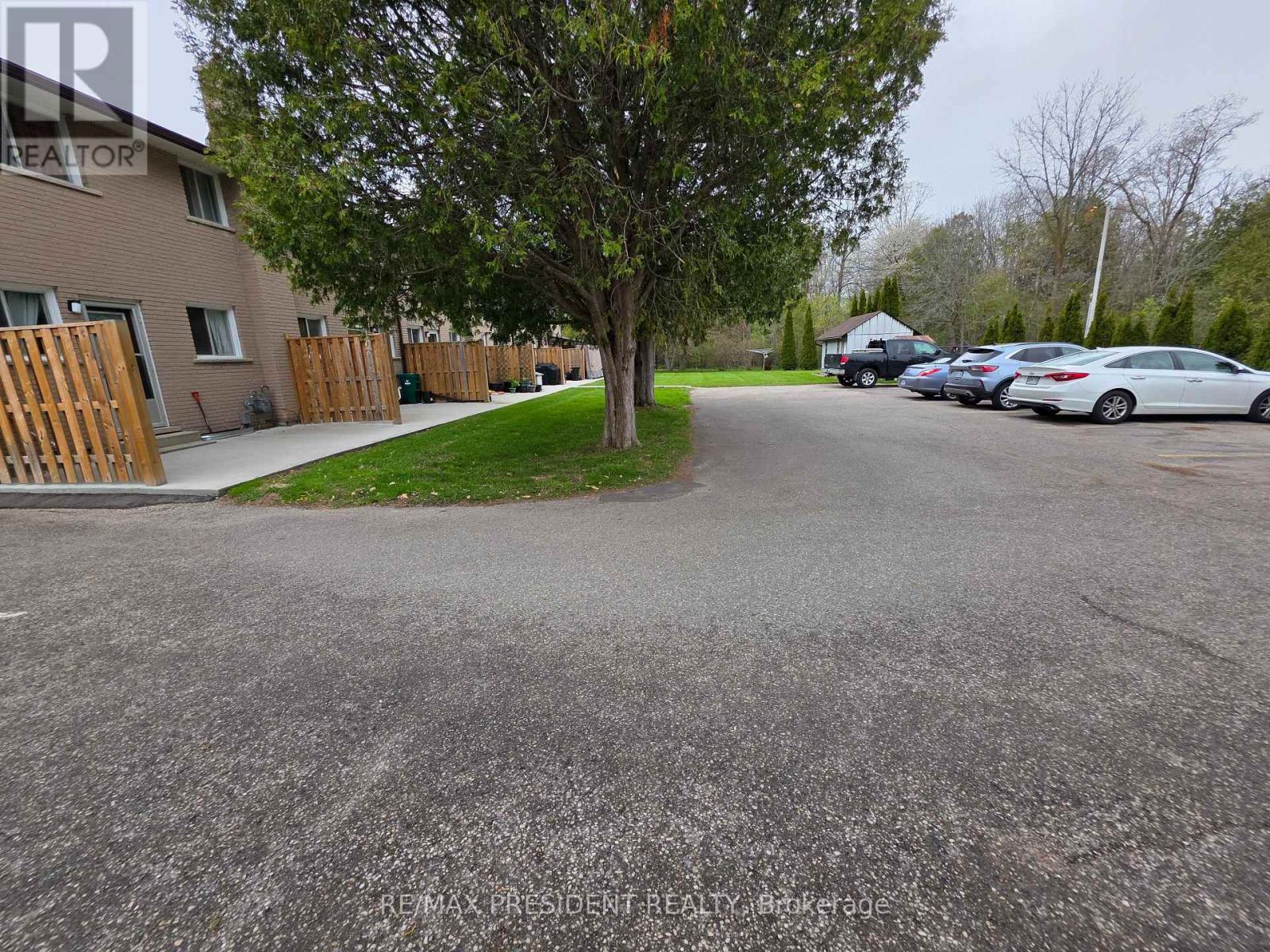 564 Brookhaven Crescent, Waterloo, ON - Outdoor