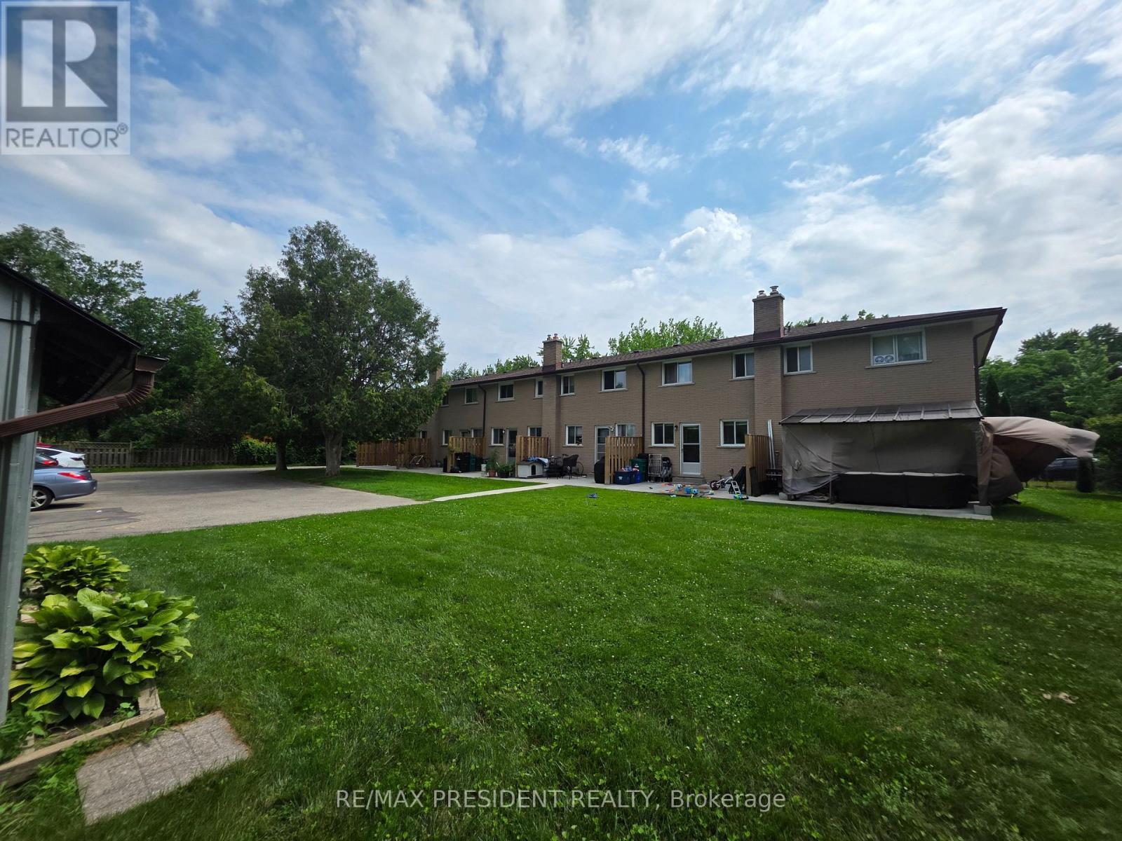 564 Brookhaven Crescent, Waterloo, ON - Outdoor