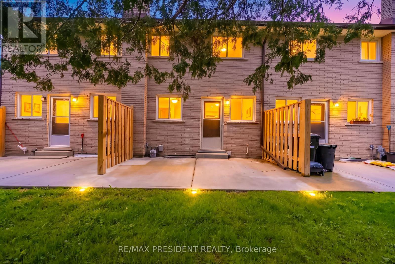 564 Brookhaven Crescent, Waterloo, ON - Outdoor