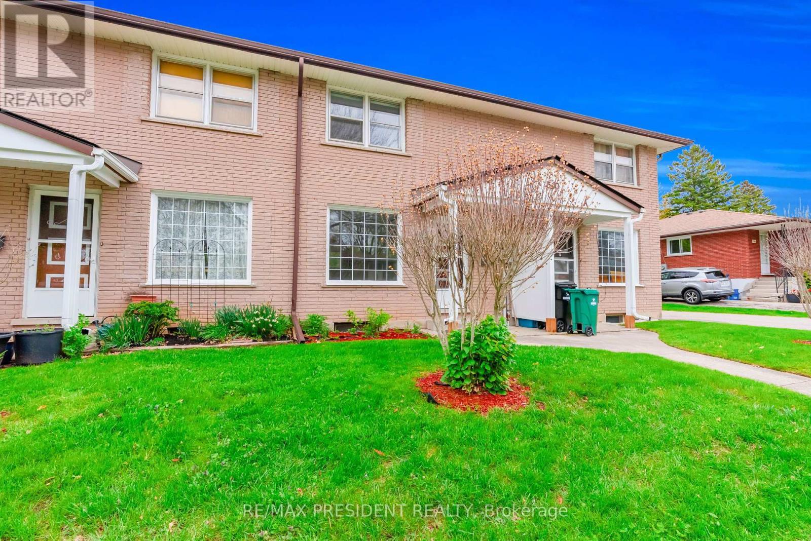 564 Brookhaven Crescent, Waterloo, ON - Outdoor