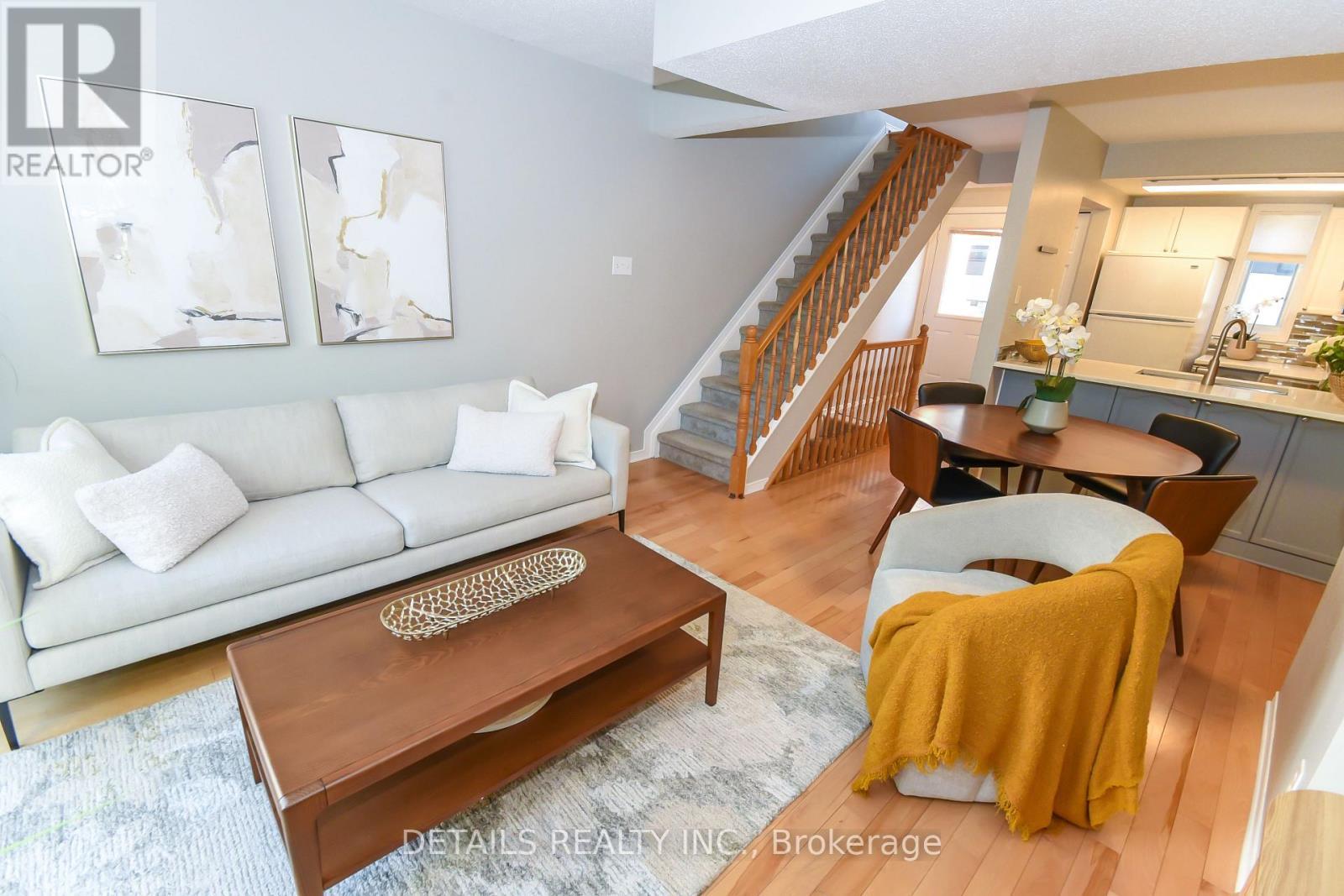 158 Forward Avenue, Ottawa, ON - Indoor Photo Showing Living Room