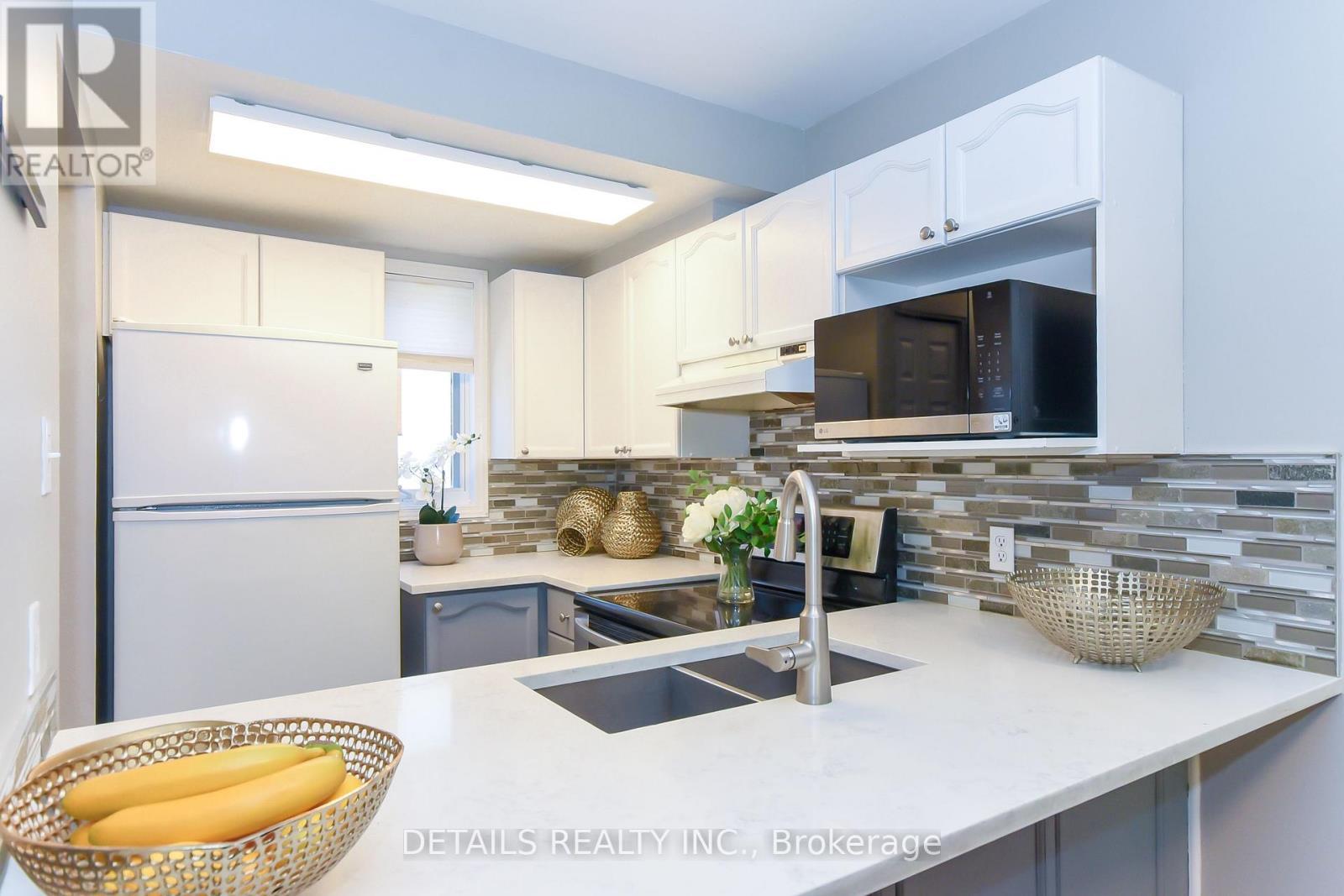 158 Forward Avenue, Ottawa, ON - Indoor Photo Showing Kitchen With Double Sink