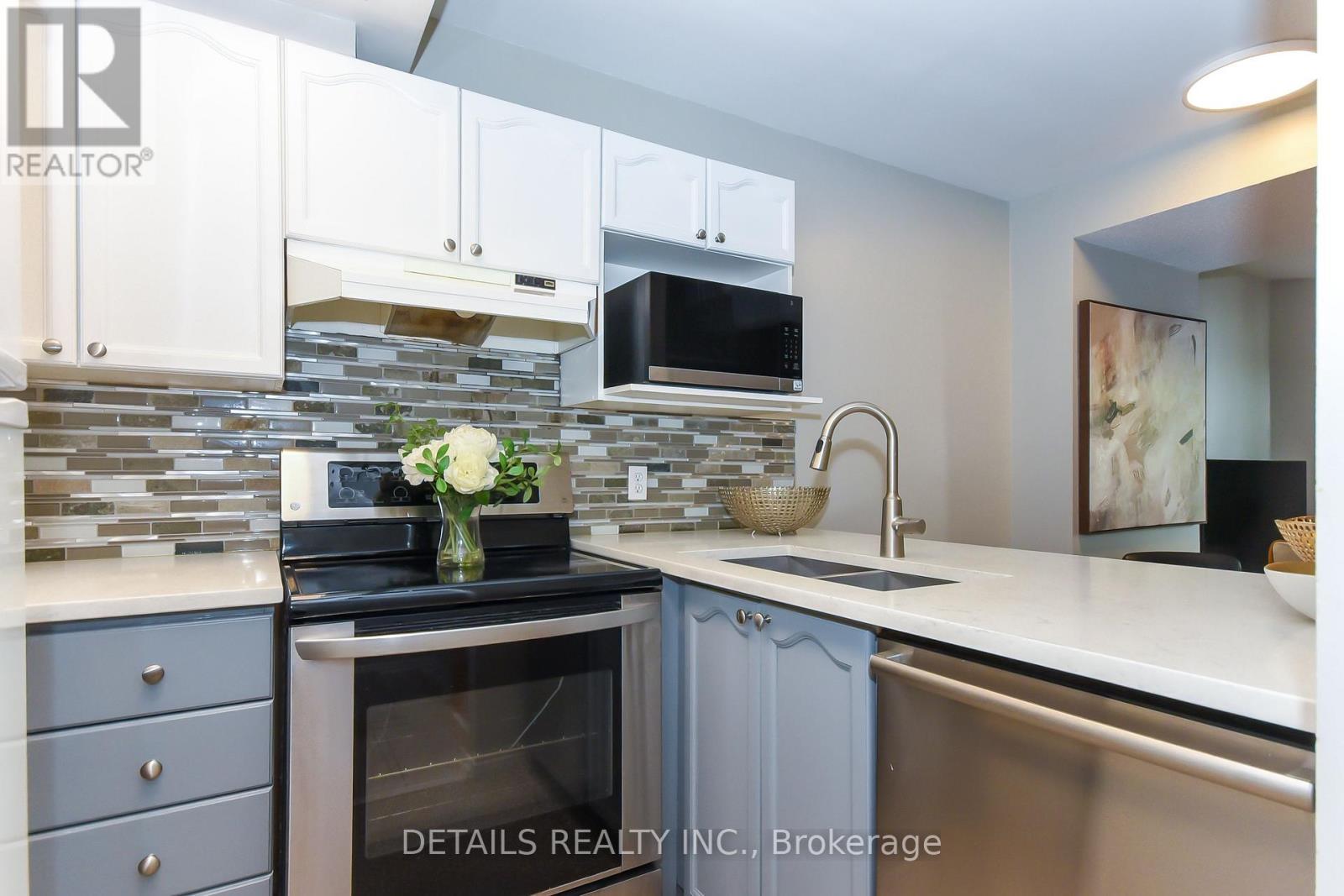 158 Forward Avenue, Ottawa, ON - Indoor Photo Showing Kitchen With Double Sink