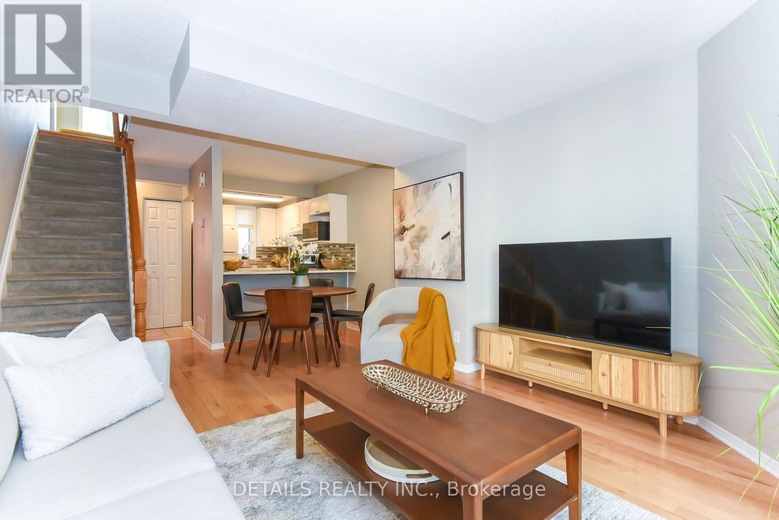158 Forward Avenue, Ottawa, ON - Indoor Photo Showing Living Room
