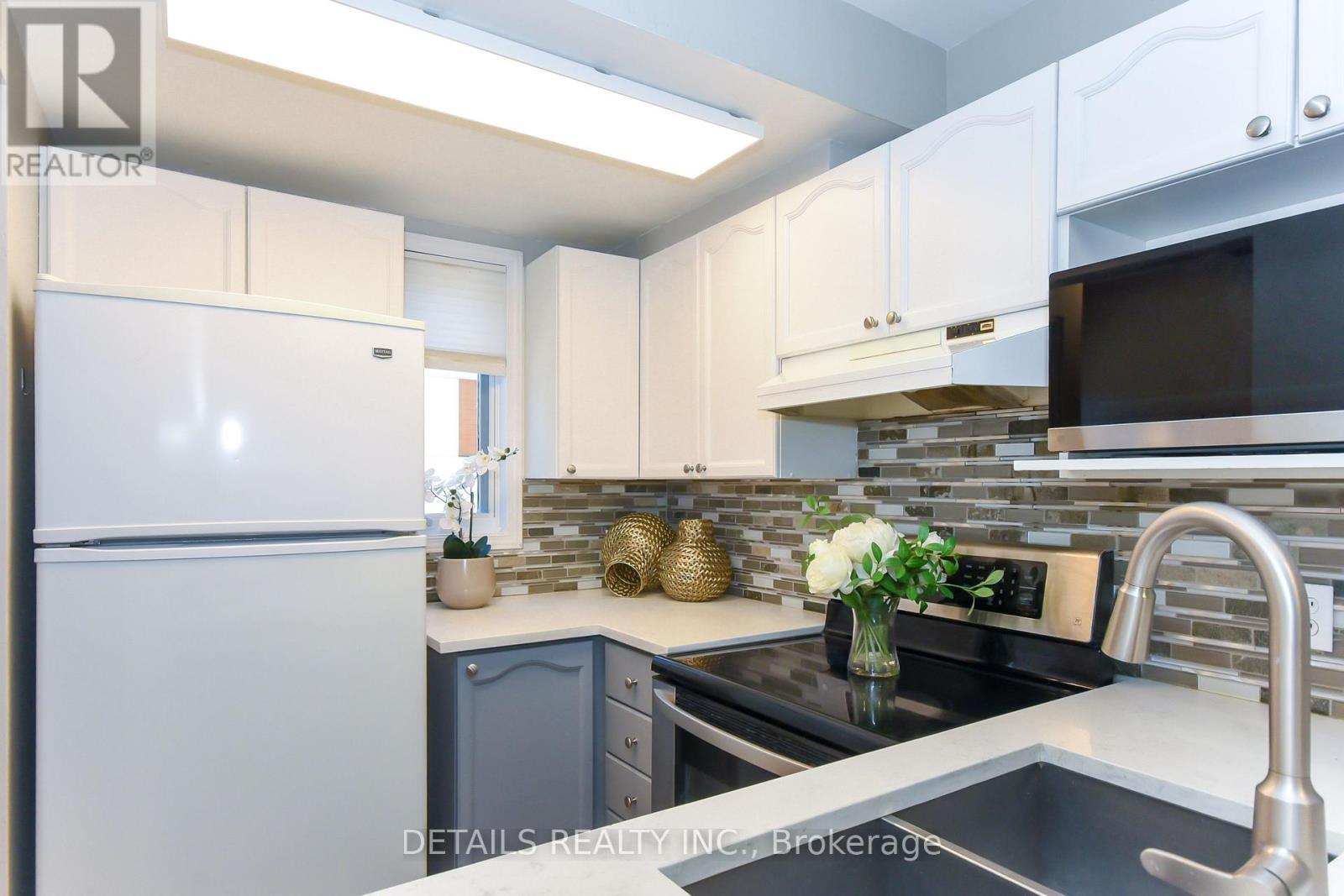 158 Forward Avenue, Ottawa, ON - Indoor Photo Showing Kitchen With Double Sink