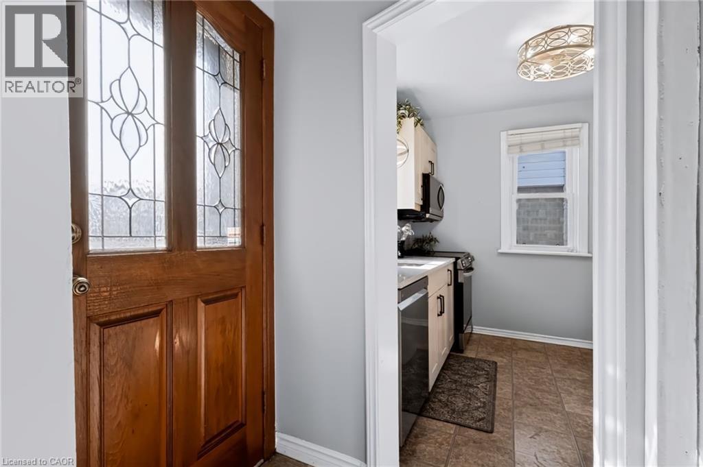 164 Charlotte Street, Hamilton, ON - Indoor Photo Showing Other Room
