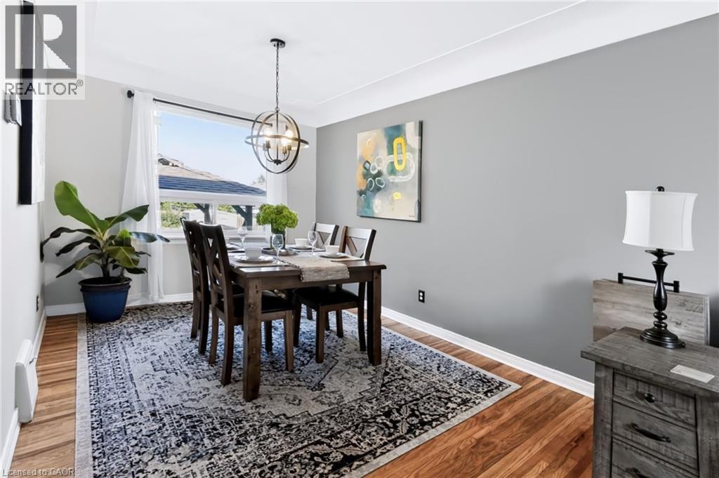 164 Charlotte Street, Hamilton, ON - Indoor Photo Showing Dining Room