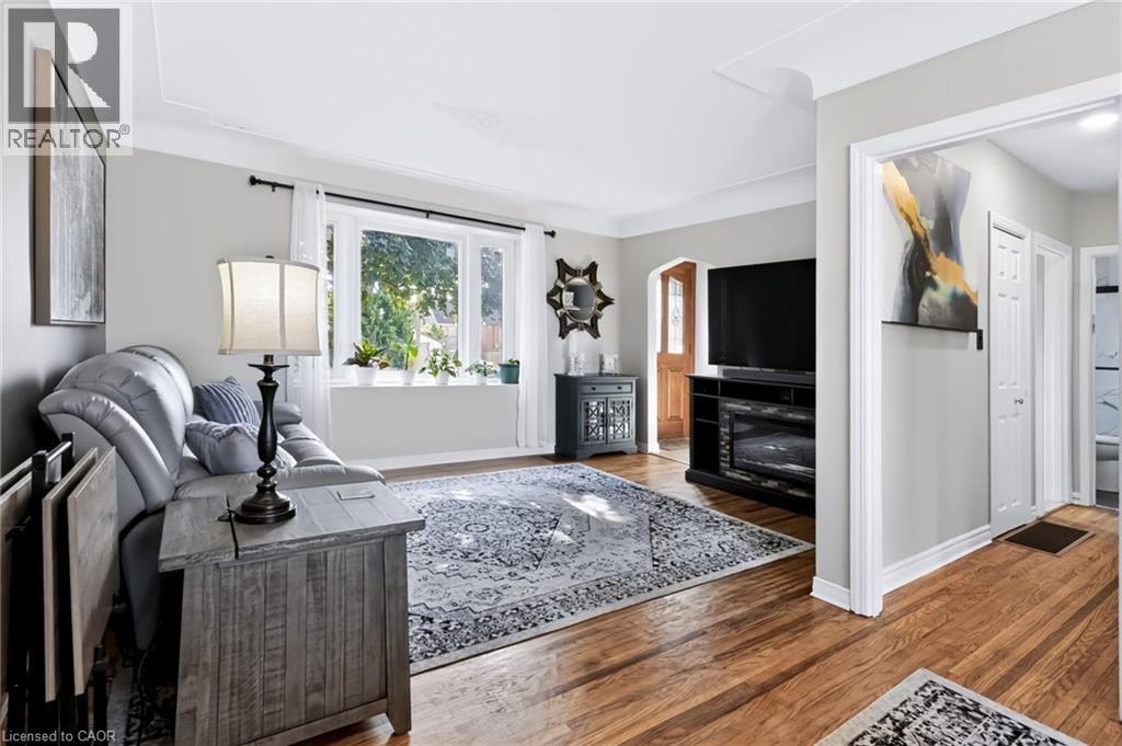 164 Charlotte Street, Hamilton, ON - Indoor Photo Showing Living Room With Fireplace