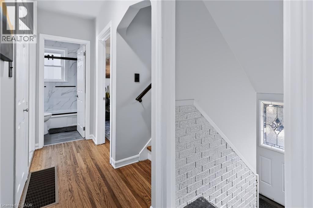 164 Charlotte Street, Hamilton, ON - Indoor Photo Showing Other Room