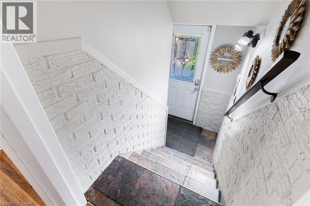 164 Charlotte Street, Hamilton, ON - Indoor Photo Showing Other Room