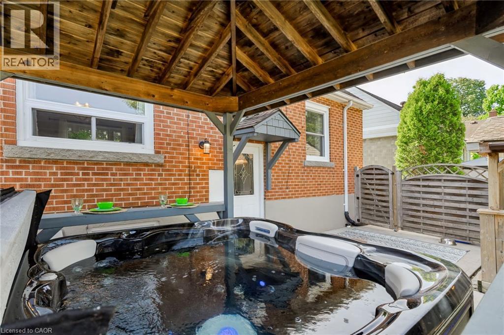 164 Charlotte Street, Hamilton, ON - Outdoor