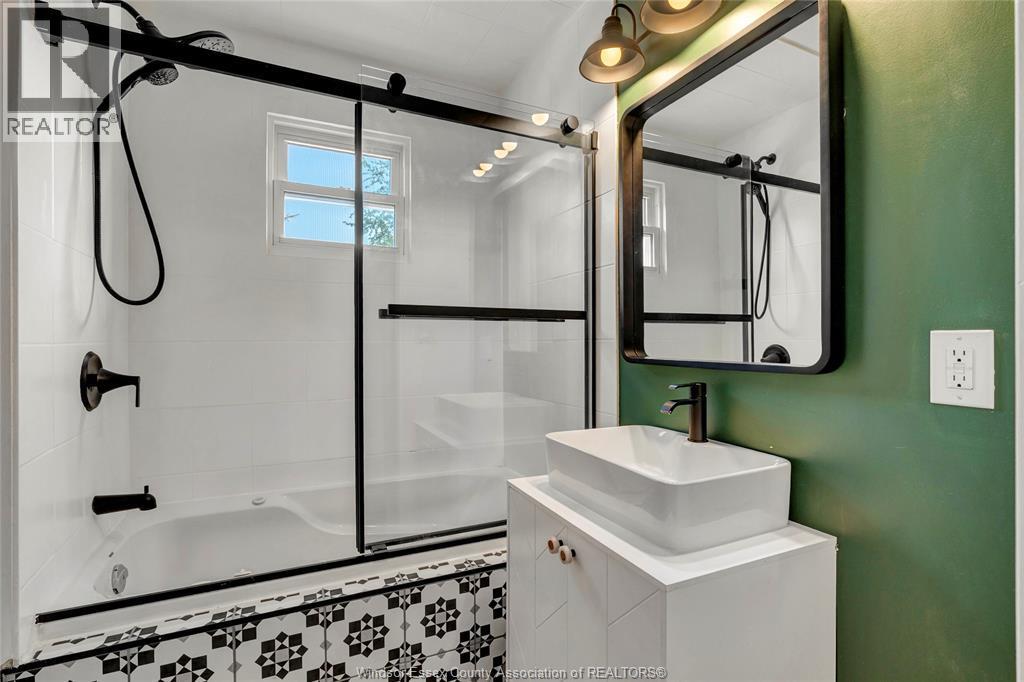 2329 Meighen Road, Windsor, ON - Indoor