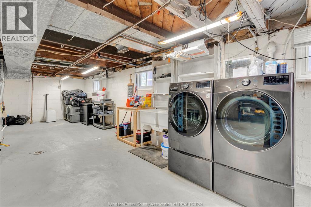2329 Meighen Road, Windsor, ON - Indoor Photo Showing Laundry Room