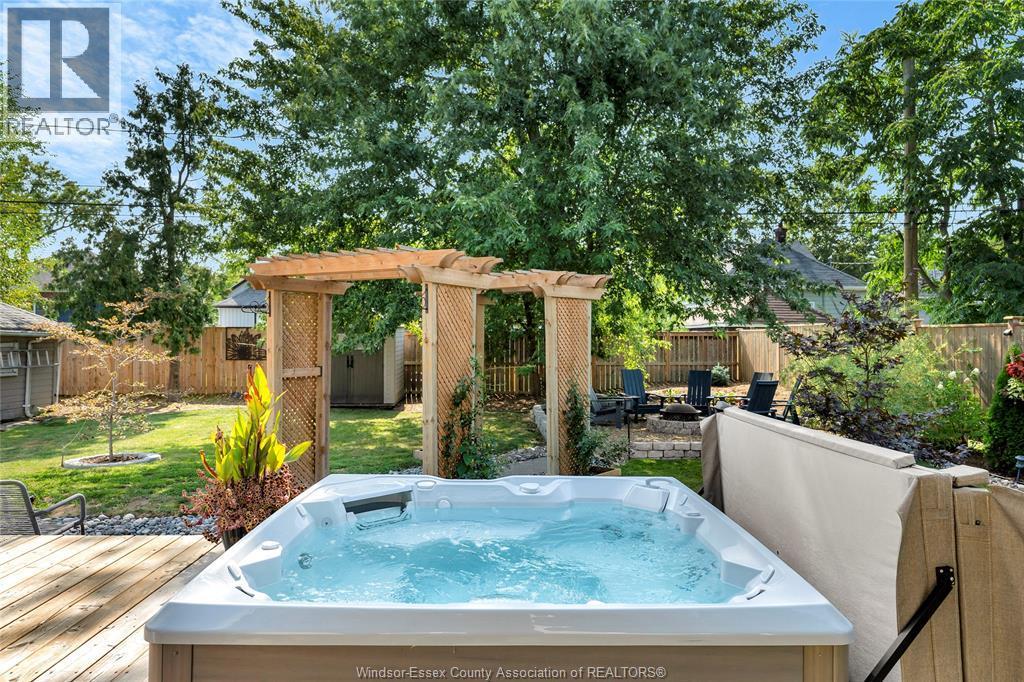 2329 Meighen Road, Windsor, ON - Outdoor With Backyard