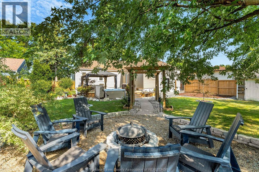 2329 Meighen Road, Windsor, ON - Outdoor