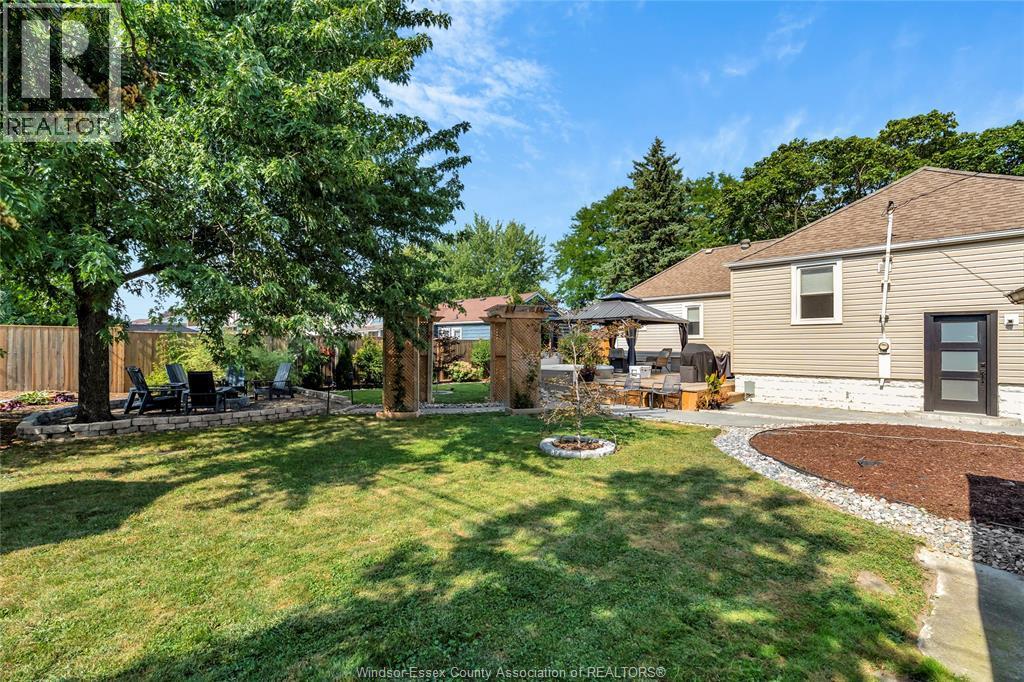 2329 Meighen Road, Windsor, ON - Outdoor