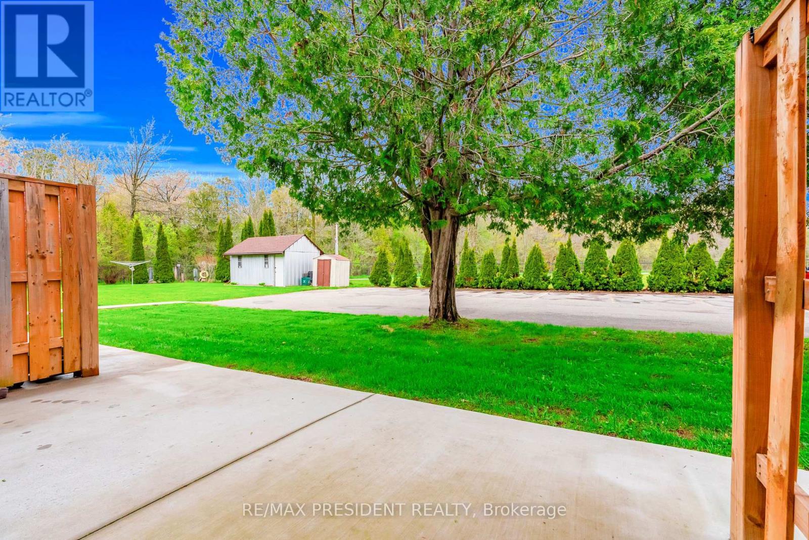 564 Brookhaven Crescent, Waterloo, ON - Outdoor