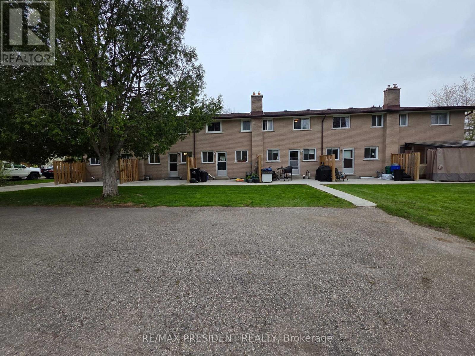 564 Brookhaven Crescent, Waterloo, ON - Outdoor