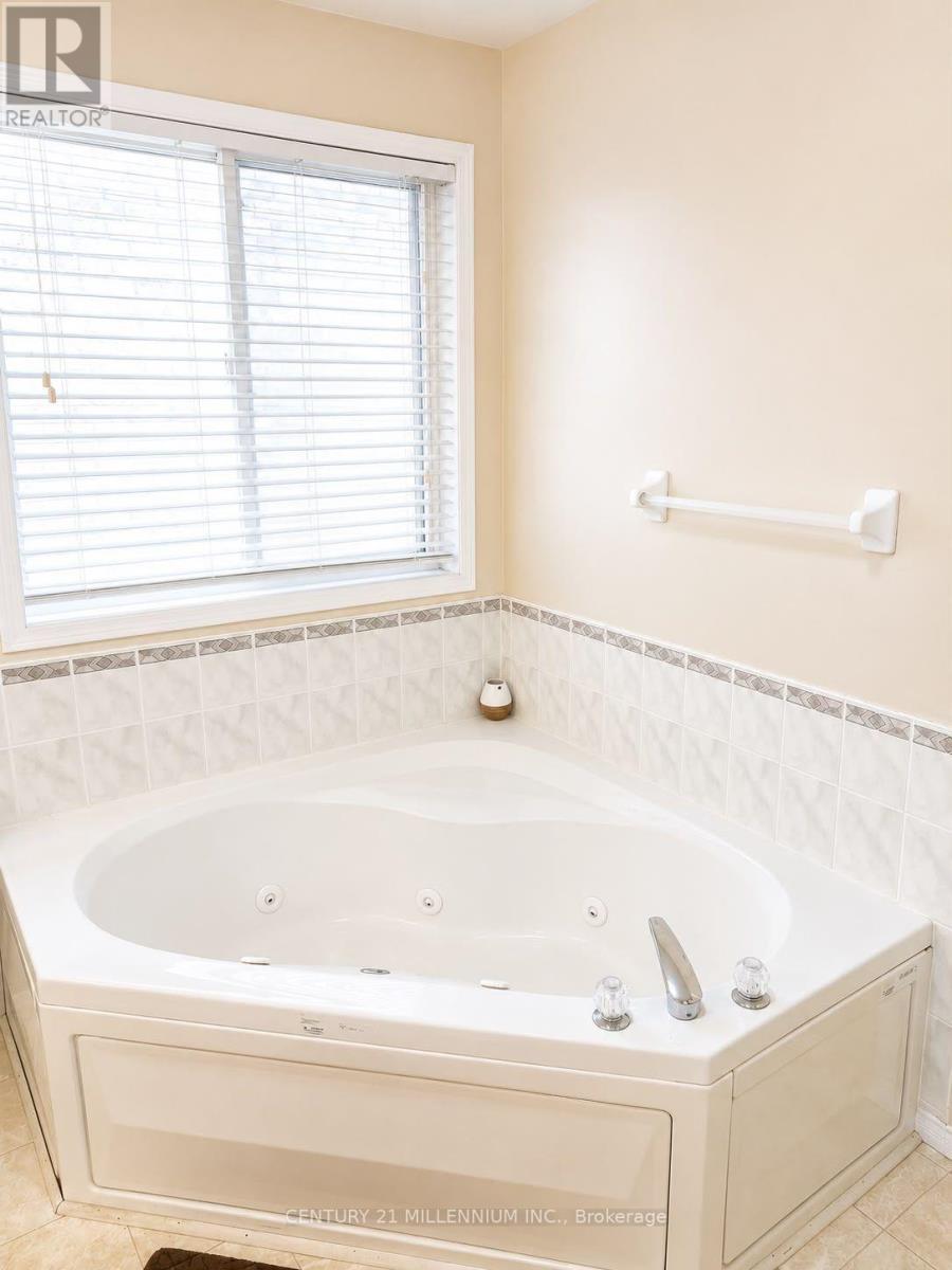89 Masters Drive, Barrie, ON - Indoor Photo Showing Bathroom