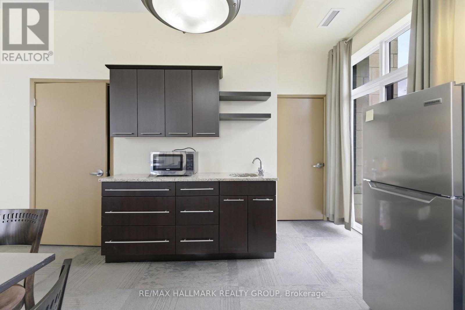 206 - 310 Centrum Boulevard, Ottawa, ON - Indoor Photo Showing Kitchen