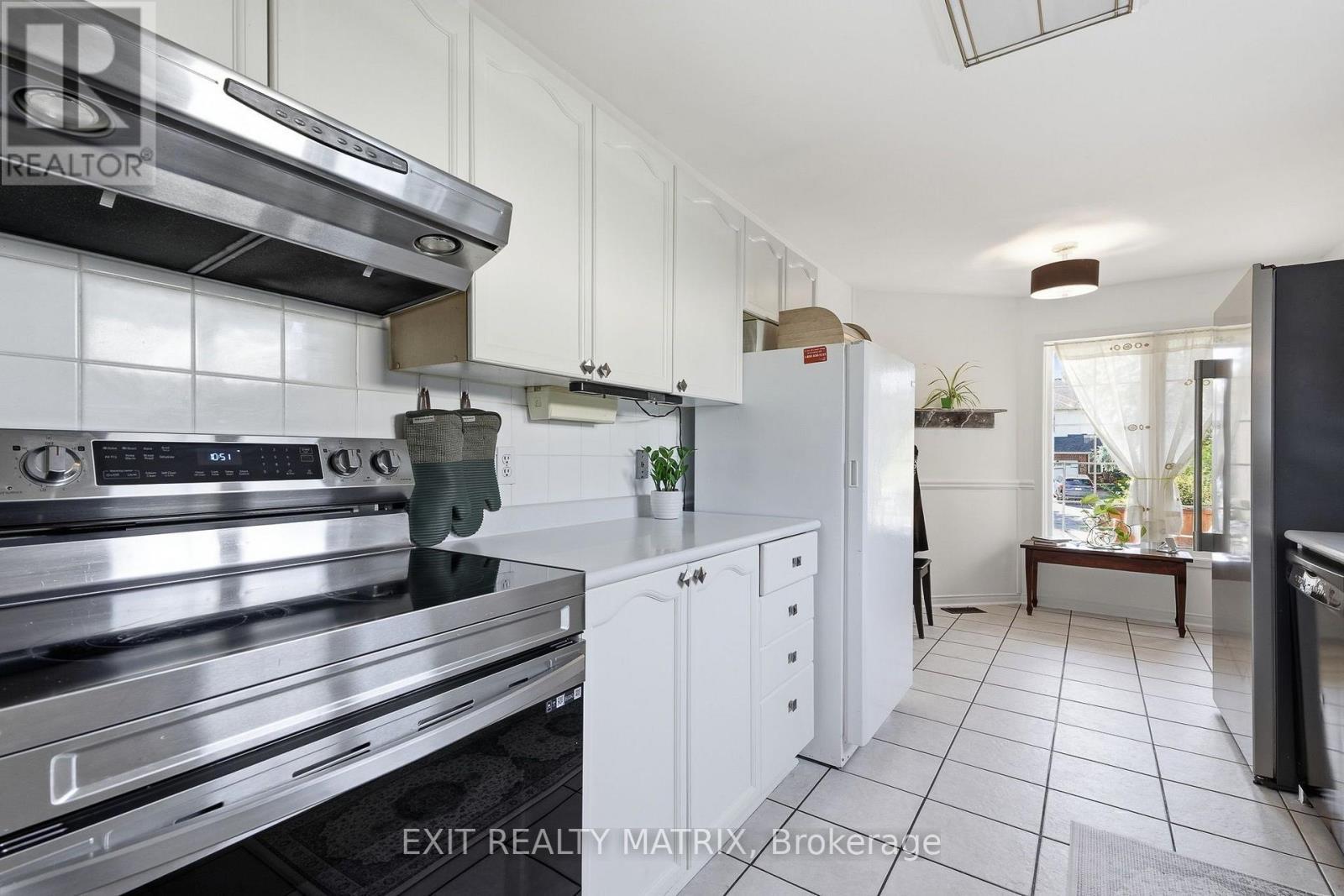 751 Clearcrest Crescent, Ottawa, ON - Indoor Photo Showing Kitchen