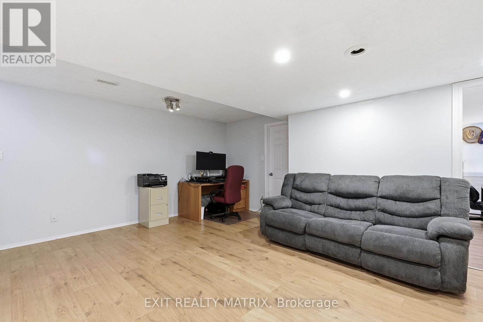 751 Clearcrest Crescent, Ottawa, ON - Indoor