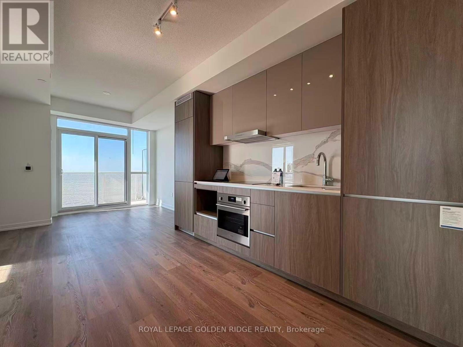 2510 - 28 Interchange Way, Vaughan, ON - Indoor Photo Showing Kitchen