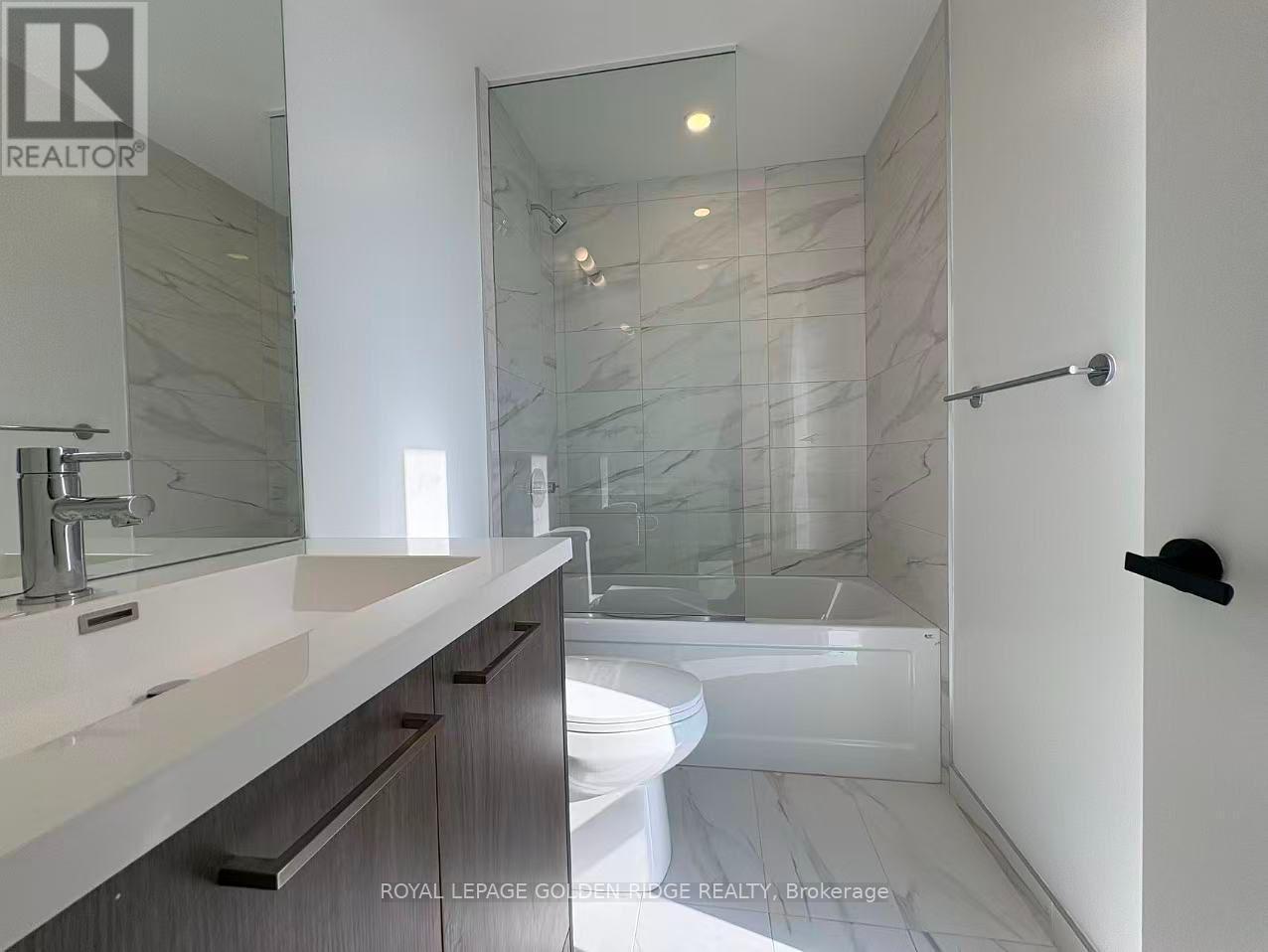2510 - 28 Interchange Way, Vaughan, ON - Indoor Photo Showing Bathroom