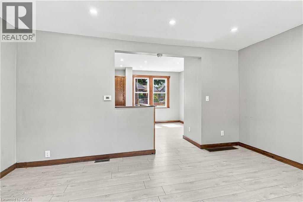 570 Cannon Street E, Hamilton, ON - Indoor Photo Showing Other Room