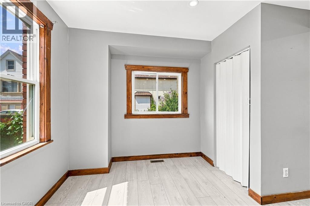 570 Cannon Street E, Hamilton, ON - Indoor Photo Showing Other Room