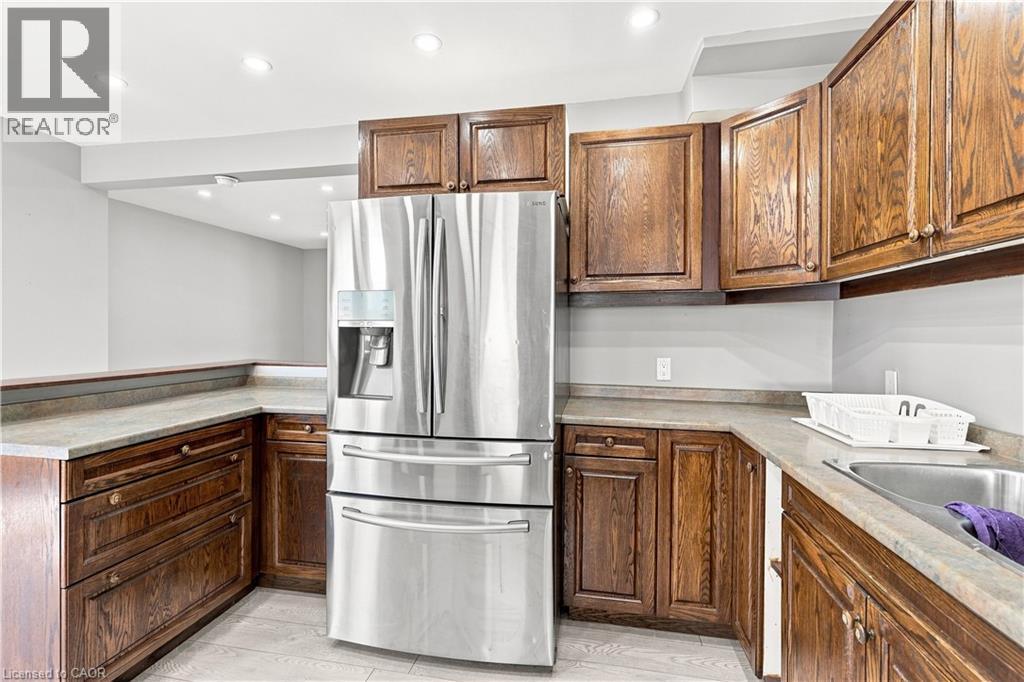 570 Cannon Street E, Hamilton, ON - Indoor Photo Showing Kitchen