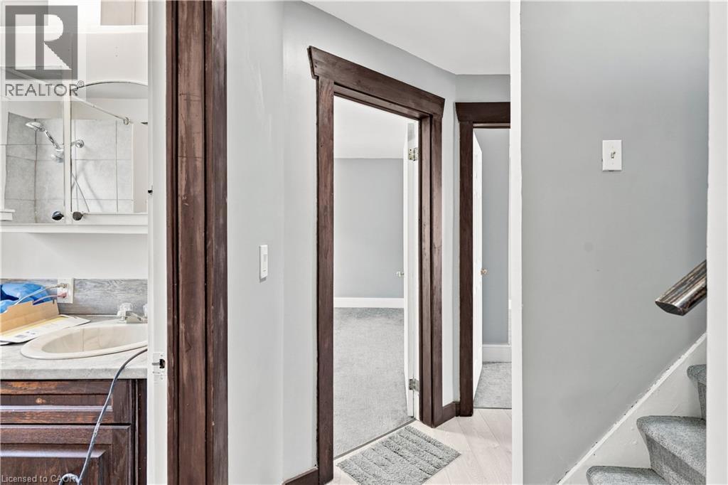 570 Cannon Street E, Hamilton, ON - Indoor Photo Showing Other Room