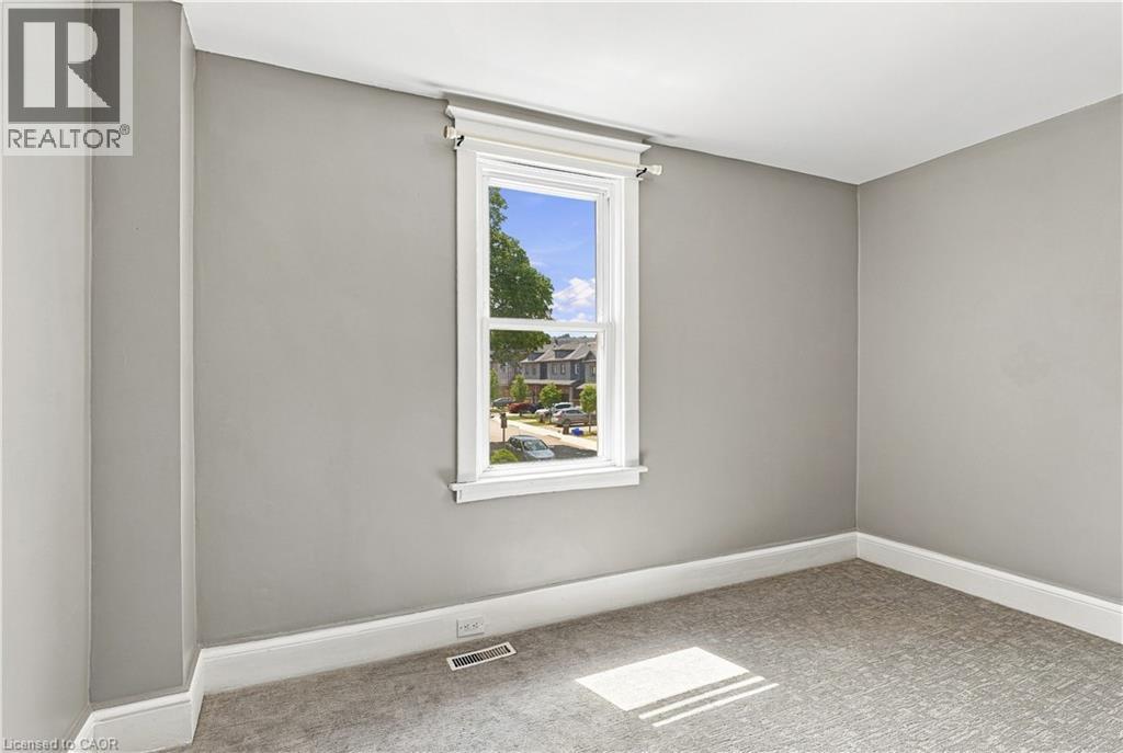 570 Cannon Street E, Hamilton, ON - Indoor Photo Showing Other Room
