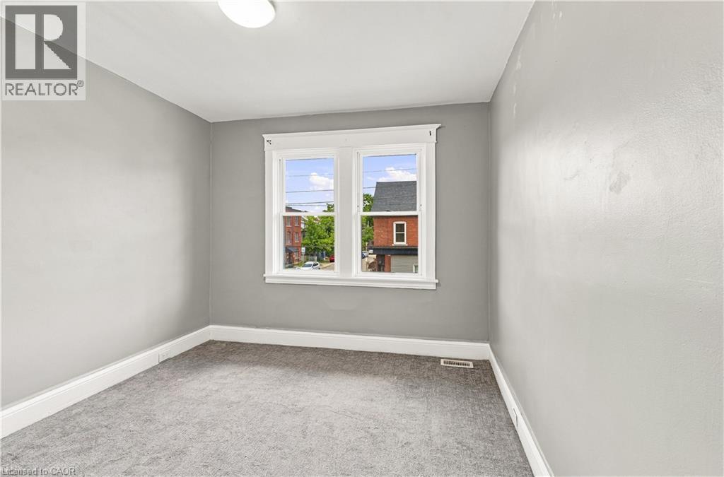 570 Cannon Street E, Hamilton, ON - Indoor Photo Showing Other Room