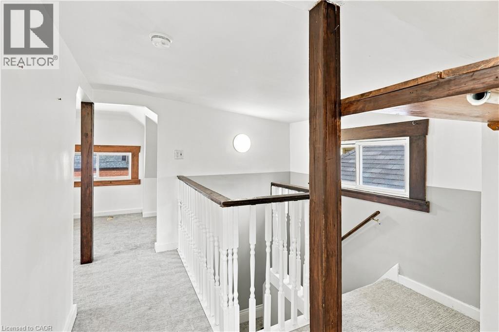 570 Cannon Street E, Hamilton, ON - Indoor Photo Showing Other Room