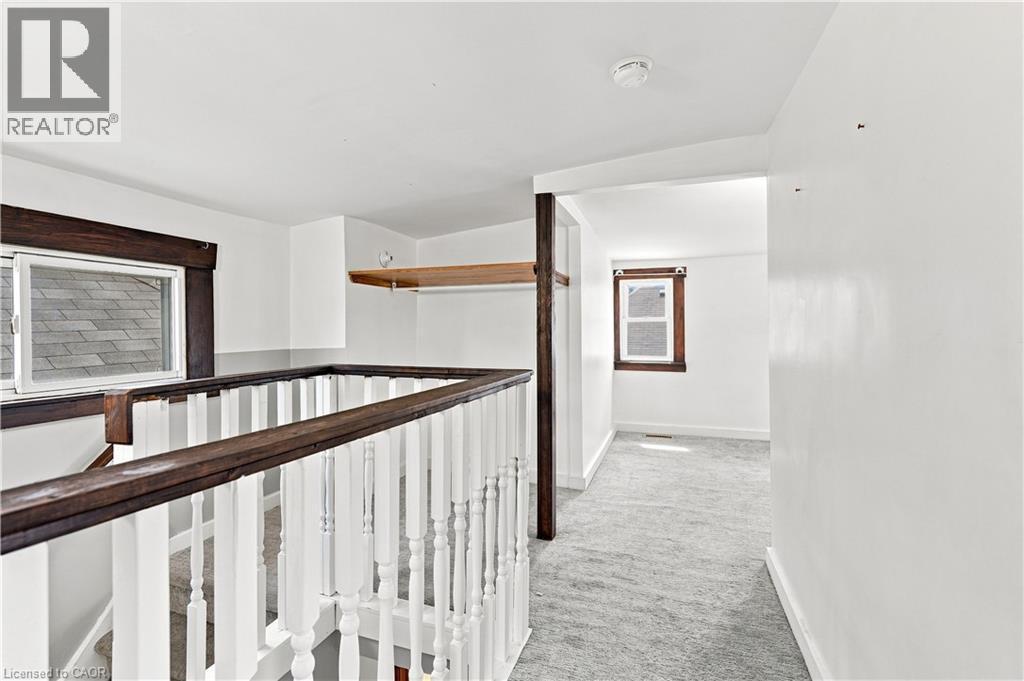 570 Cannon Street E, Hamilton, ON - Indoor Photo Showing Other Room